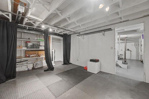 4405 33 Avenue Sw, Calgary, AB - Indoor