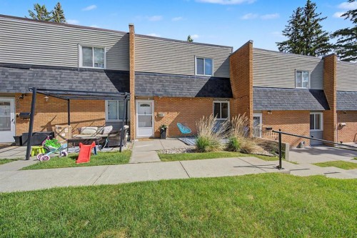 4405 33 Avenue Sw, Calgary, AB - Outdoor
