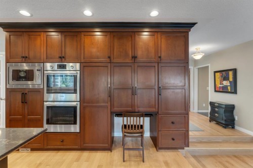28 Woodacres Way Sw, Calgary, AB - Indoor Photo Showing Kitchen