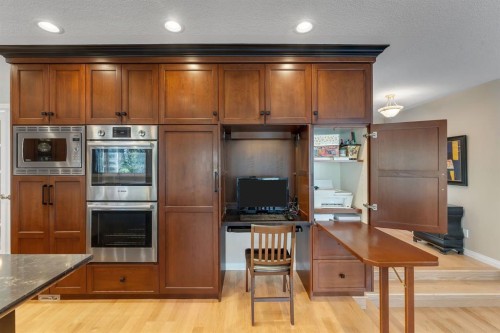 28 Woodacres Way Sw, Calgary, AB - Indoor Photo Showing Kitchen