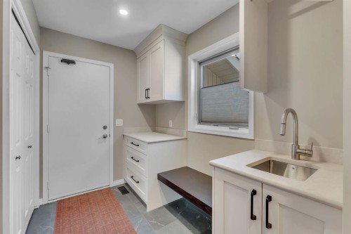28 Woodacres Way Sw, Calgary, AB - Indoor