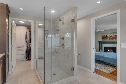 28 Woodacres Way Sw, Calgary, AB - Indoor Photo Showing Bathroom