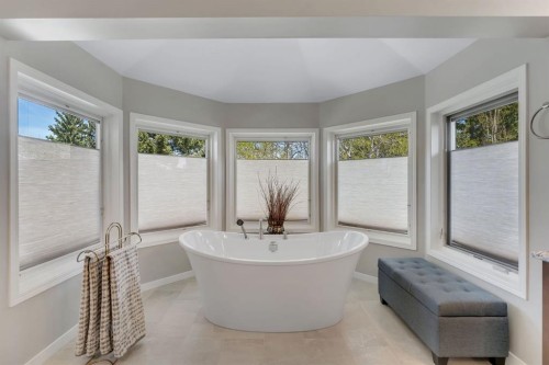 28 Woodacres Way Sw, Calgary, AB - Indoor Photo Showing Bathroom