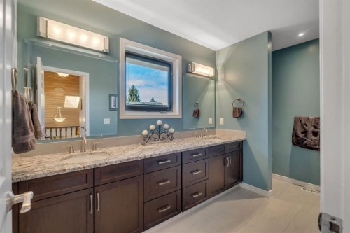28 Woodacres Way Sw, Calgary, AB - Indoor Photo Showing Bathroom