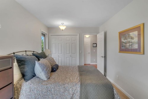 28 Woodacres Way Sw, Calgary, AB - Indoor