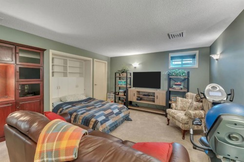 28 Woodacres Way Sw, Calgary, AB - Indoor