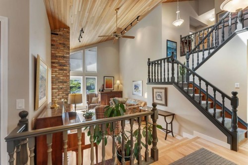 28 Woodacres Way Sw, Calgary, AB - Indoor Photo Showing Other Room