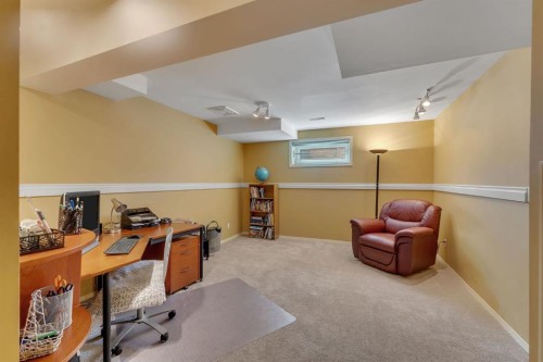 28 Woodacres Way Sw, Calgary, AB - Indoor
