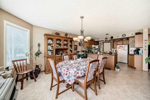 203 West Lakeview Circle, Chestermere, AB - Indoor Photo Showing Dining Room