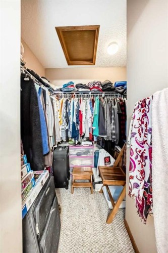 203 West Lakeview Circle, Chestermere, AB - Indoor With Storage