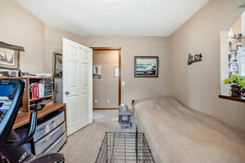 203 West Lakeview Circle, Chestermere, AB - Indoor Photo Showing Bedroom