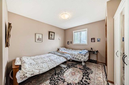 203 West Lakeview Circle, Chestermere, AB - Indoor Photo Showing Bedroom