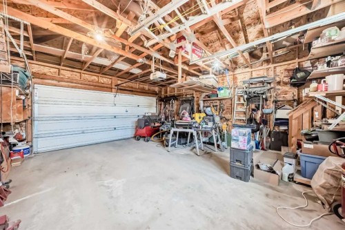 203 West Lakeview Circle, Chestermere, AB - Indoor Photo Showing Garage