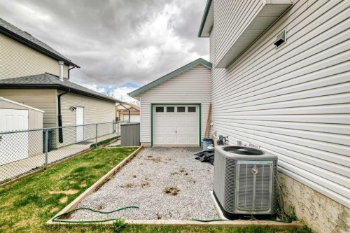 203 West Lakeview Circle, Chestermere, AB - Outdoor With Exterior