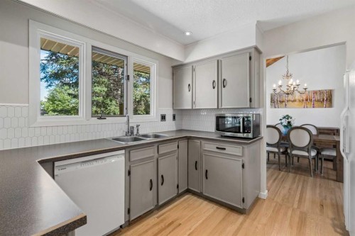7 Brookpark Bay Sw, Calgary, AB 