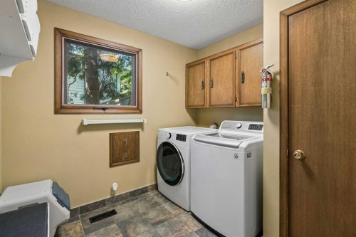 7 Brookpark Bay Sw, Calgary, AB 