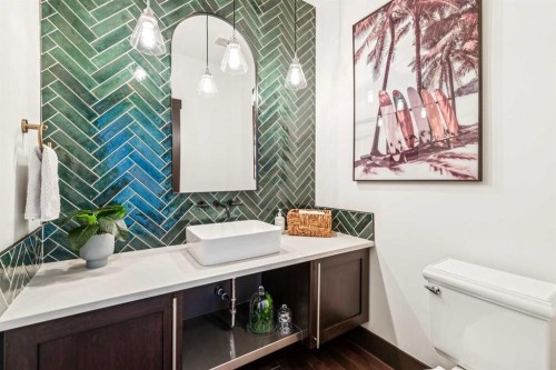 2317 16 Street Sw, Calgary, AB - Indoor Photo Showing Bathroom
