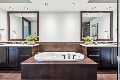 2317 16 Street Sw, Calgary, AB - Indoor Photo Showing Bathroom