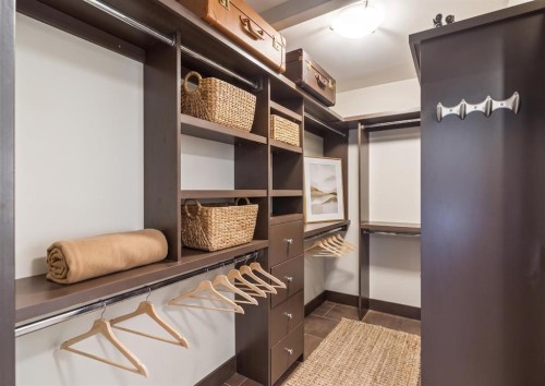 2317 16 Street Sw, Calgary, AB - Indoor With Storage
