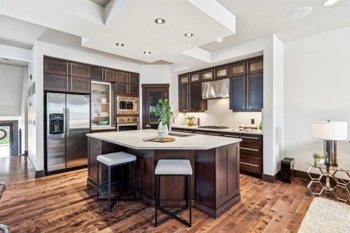 2317 16 Street Sw, Calgary, AB - Indoor Photo Showing Kitchen With Upgraded Kitchen