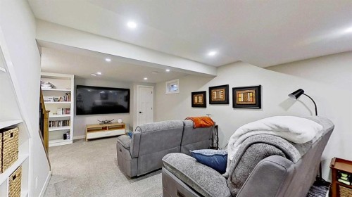 15 Echlin Court, Bragg Creek, AB 