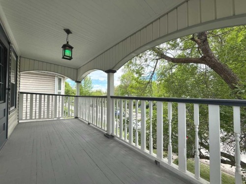 332 12 Avenue Nw, Calgary, AB 