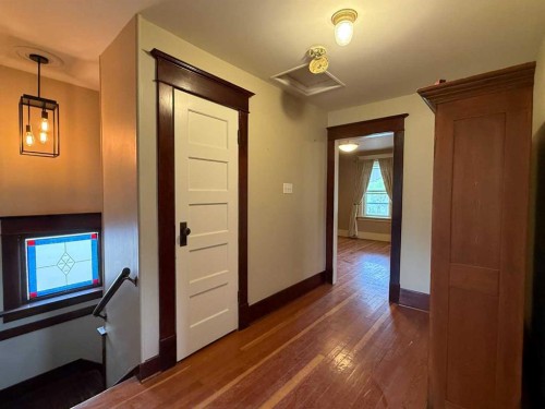 332 12 Avenue Nw, Calgary, AB 