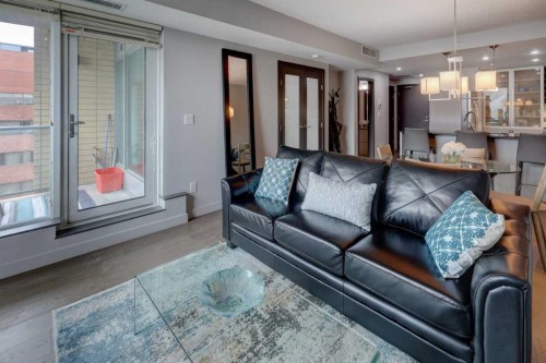 1406-888 4 Avenue Sw, Calgary, AB - Indoor Photo Showing Living Room