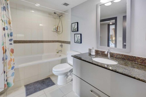1406-888 4 Avenue Sw, Calgary, AB - Indoor Photo Showing Bathroom