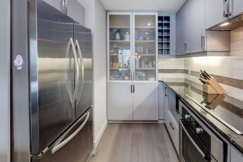 1406-888 4 Avenue Sw, Calgary, AB - Indoor Photo Showing Kitchen With Upgraded Kitchen