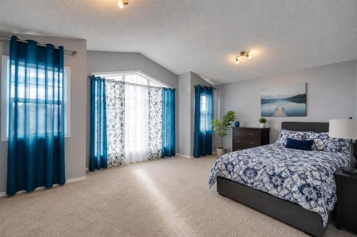 47 Westmount Road, Okotoks, AB - Indoor Photo Showing Bedroom