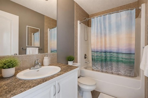 47 Westmount Road, Okotoks, AB - Indoor Photo Showing Bathroom