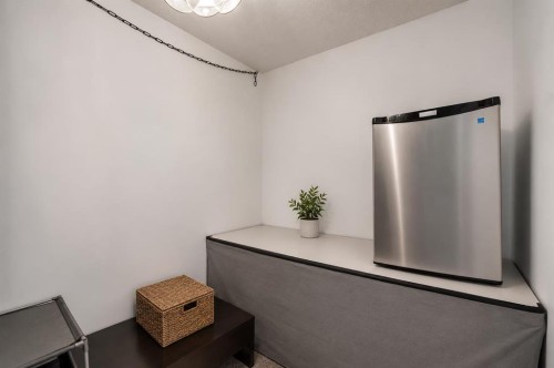 47 Westmount Road, Okotoks, AB - Indoor Photo Showing Other Room