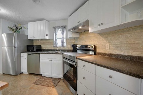 301 Stanley Avenue, Okotoks, AB 