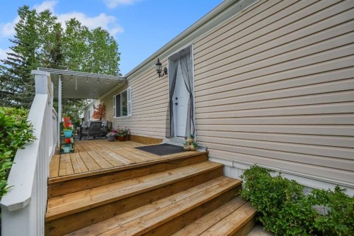 301 Stanley Avenue, Okotoks, AB 