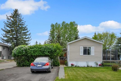 301 Stanley Avenue, Okotoks, AB 