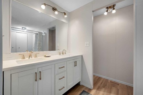 301 Stanley Avenue, Okotoks, AB 