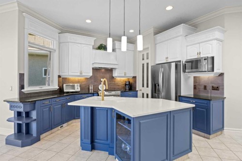 4580 Hamptons Way Nw, Calgary, AB - Indoor Photo Showing Kitchen With Upgraded Kitchen