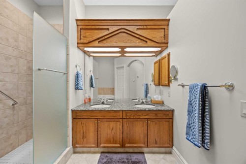 4580 Hamptons Way Nw, Calgary, AB - Indoor Photo Showing Bathroom