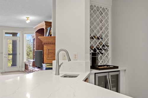 4580 Hamptons Way Nw, Calgary, AB - Indoor Photo Showing Kitchen