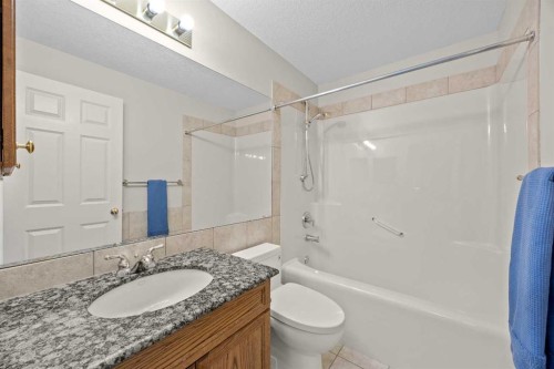 4580 Hamptons Way Nw, Calgary, AB - Indoor Photo Showing Bathroom