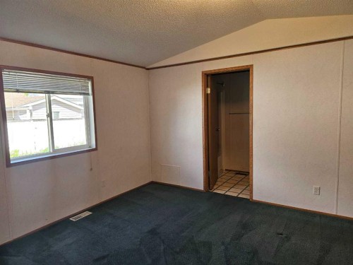 64 Westover Avenue, Claresholm, AB - Indoor Photo Showing Other Room