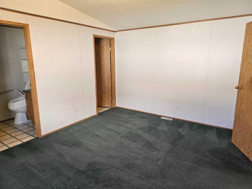 64 Westover Avenue, Claresholm, AB - Indoor Photo Showing Other Room