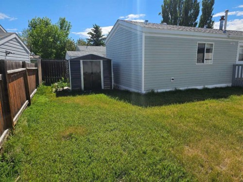 64 Westover Avenue, Claresholm, AB - Outdoor