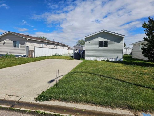 64 Westover Avenue, Claresholm, AB - Outdoor