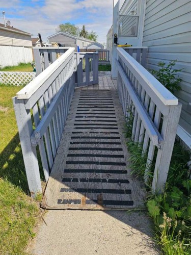 64 Westover Avenue, Claresholm, AB - Outdoor