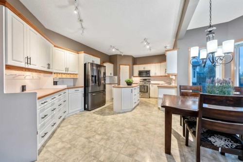46 4 Street Ne, Langdon, AB - Indoor Photo Showing Kitchen