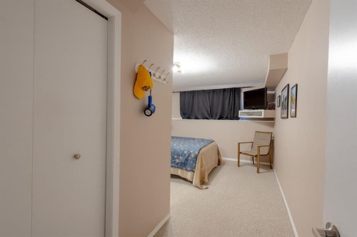 62 Berkley Close Nw, Calgary, AB 