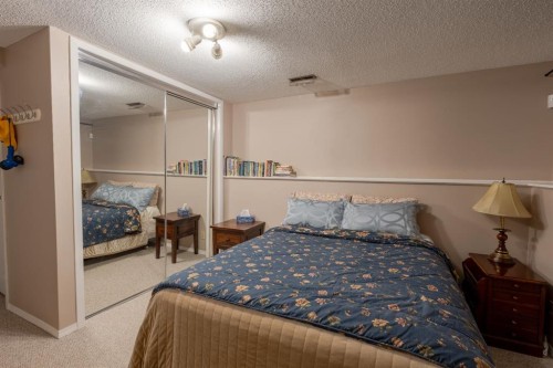 62 Berkley Close Nw, Calgary, AB 
