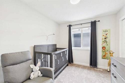 34 Birch Glen, Okotoks, AB - Indoor Photo Showing Bedroom